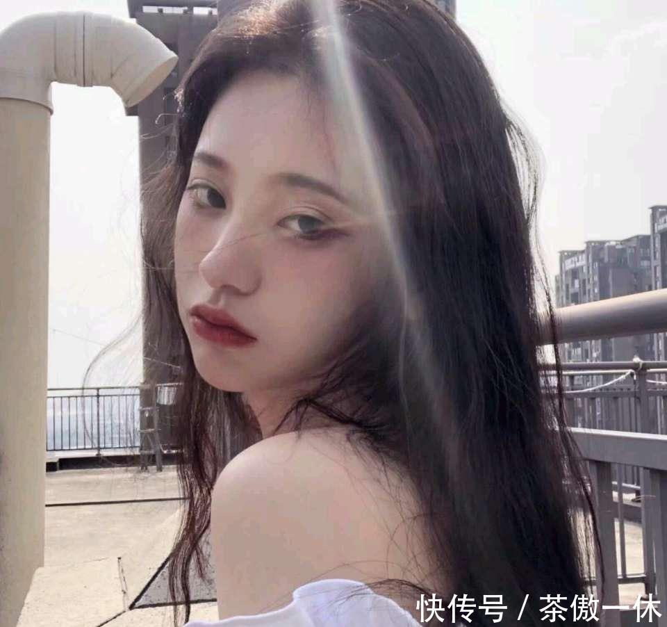 #脸上#脸上有3个特征的女孩,最好不要“留刘海”,露出额头才是真女神