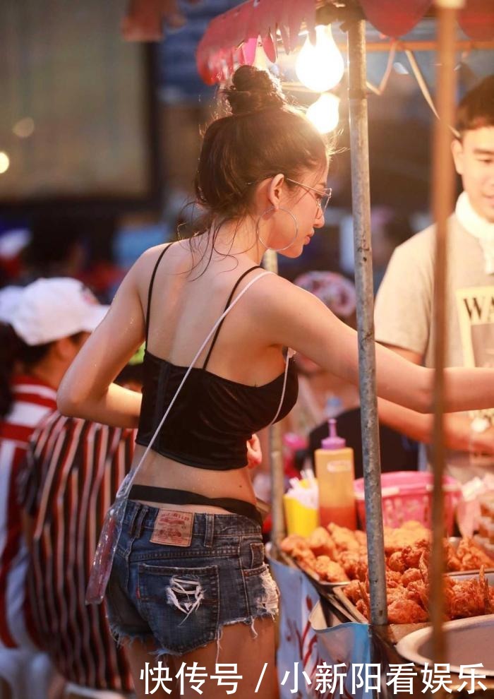  [散发]街拍 小姐姐一身清凉穿搭, 散发浓浓女人味
