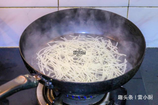 『黄豆芽』早春最该吃的菜就是它,清热明目,补气养血,这时候不吃就太亏了