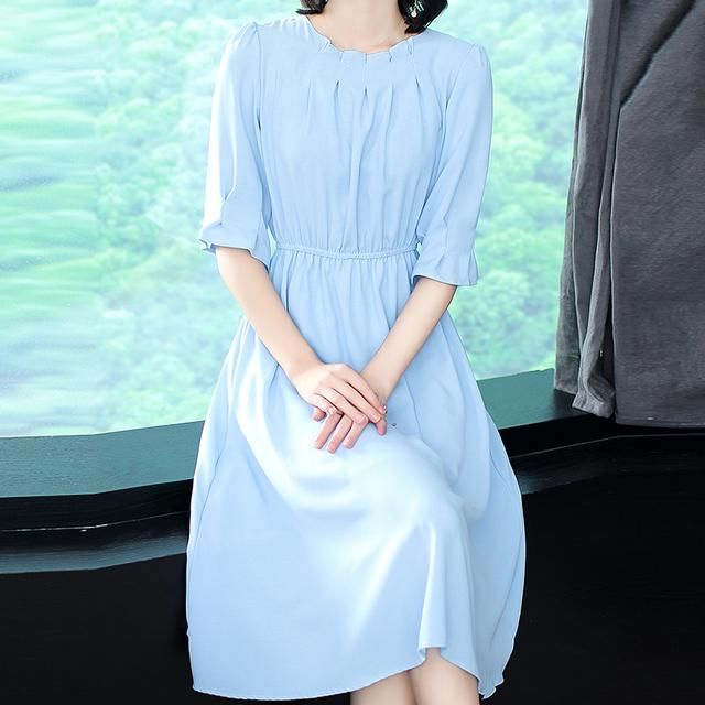 突然流行一种裙：叫“天空蓝”高雅裙，清新淡雅，70后穿超美嫩