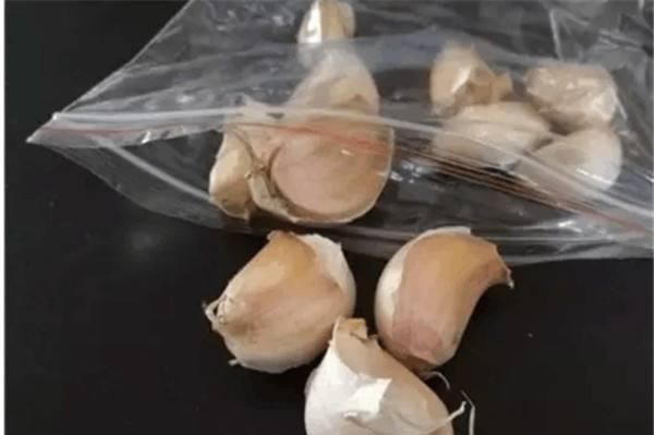  「发芽」原来保存大蒜这么简单，这样做一年也不发芽不腐烂，真的涨知识了