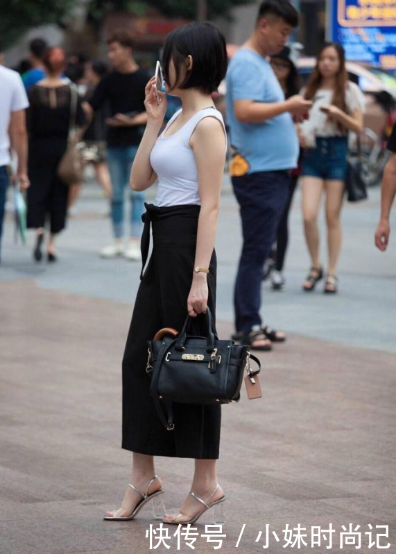 『透明』街拍:这才是真正的“水晶鞋”, 美女高跟鞋跟都是透明的