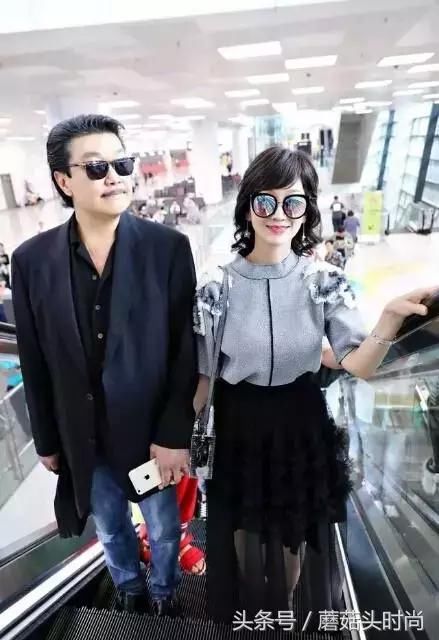 赵雅芝这么打扮真如少女，64岁像我25岁姐姐的样子，保养下了功夫