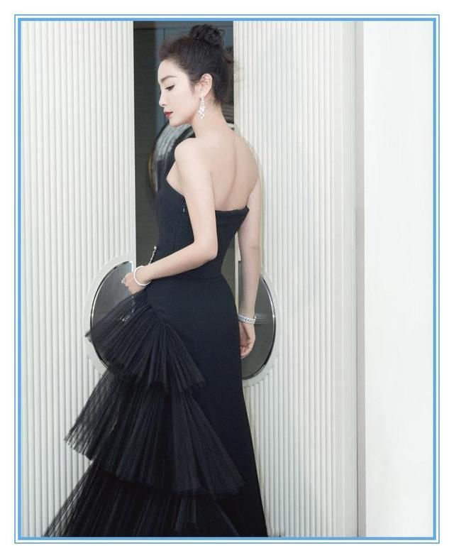 看了李冰冰的蛋糕裙,再看看赵丽颖,终于知道女王和公主的差距了