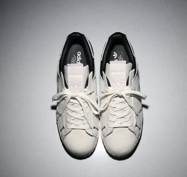  『AJ』球鞋丨“小丑配色”AJ 1穿了就想出去放火、阿迪贝壳头也玩起解构！