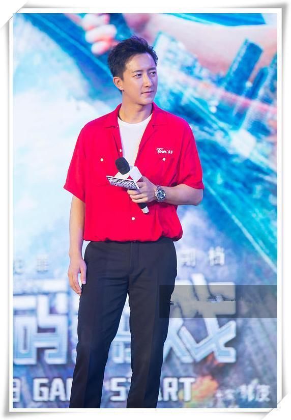 韩庚是吃仙丹了么?34岁穿红衬衫嫩过18岁吴磊,难怪卢靖姗那么爱