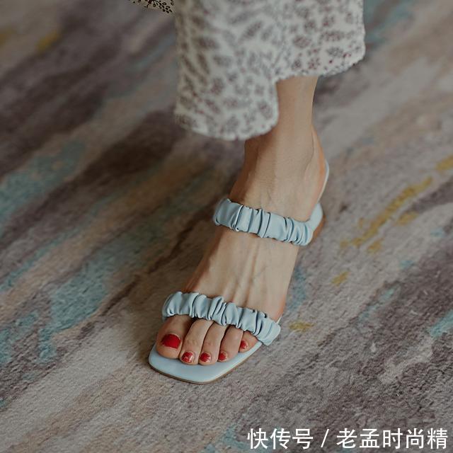  优雅■高跟凉鞋，增添优雅与美丽