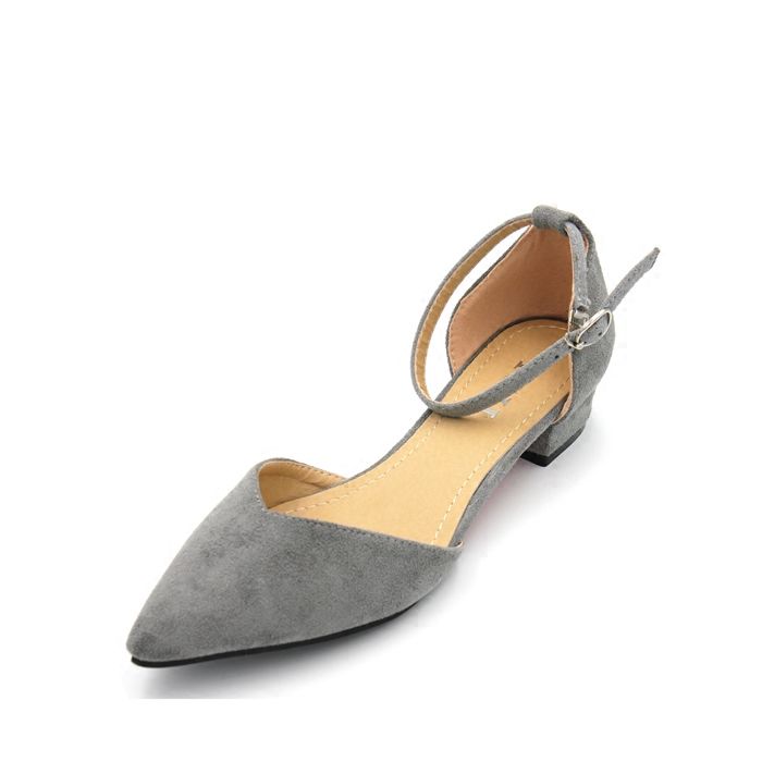 女人过35轻熟年纪，打扮高贵点!试试新款气质女鞋，女人味十足