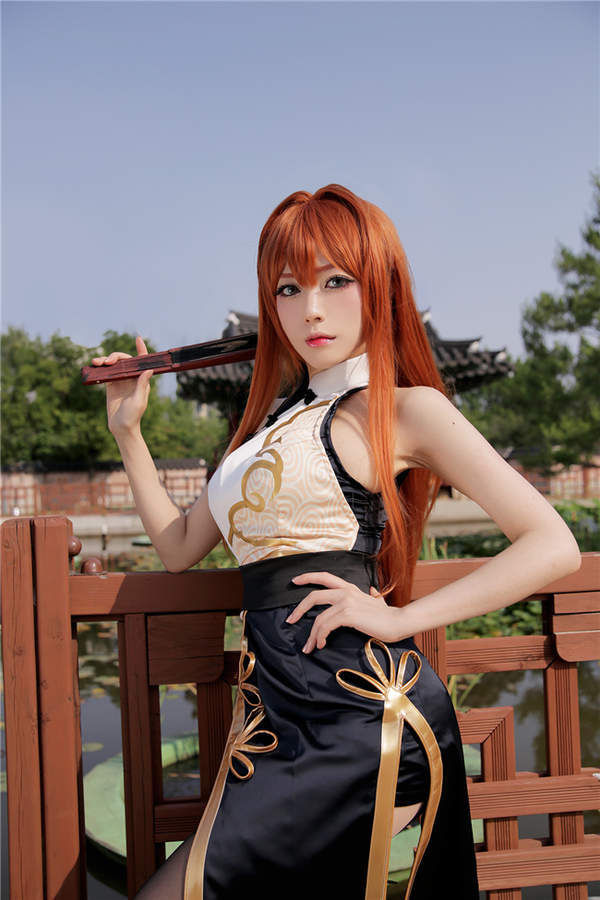 大胸御姐Cos《永远的7日之都》雯梓 旗袍在惨烈哀嚎!