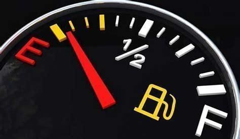  「前方」高速路上车快没油了，前方又没有加油站咋办？车主：后