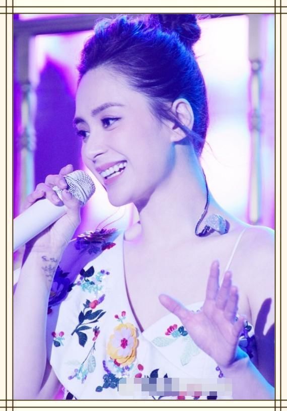 婚后的阿娇愈发美丽了！一袭印花阔腿裤竟美过超模，赖弘国赚大了