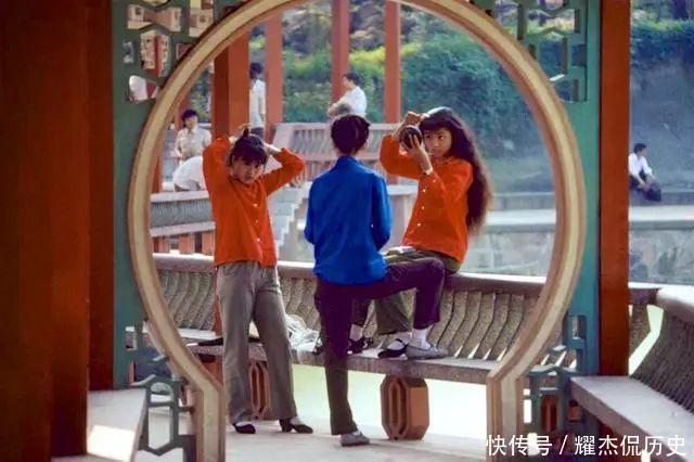 80年代的帅哥美女，让人想不到的样子