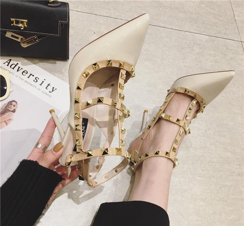 高跟鞋别穿去年的了，扮靓清爽一款倾心，把控潮流新导向