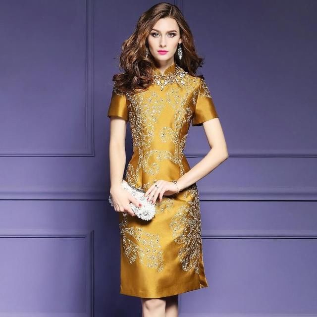 隔着岁月的一颦一动，皆在旗袍