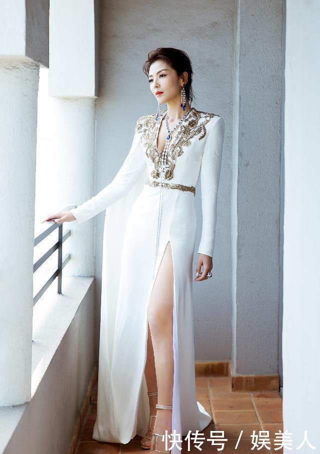 「刘涛」奔四女人尽量不要打底裤配大衣!学刘涛这样来穿,意外减龄又时髦