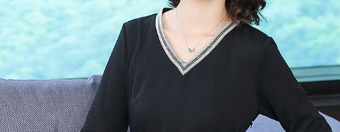 若你是70后,别再穿黑裤子!今年流行“小黑裙”,简直美爆了