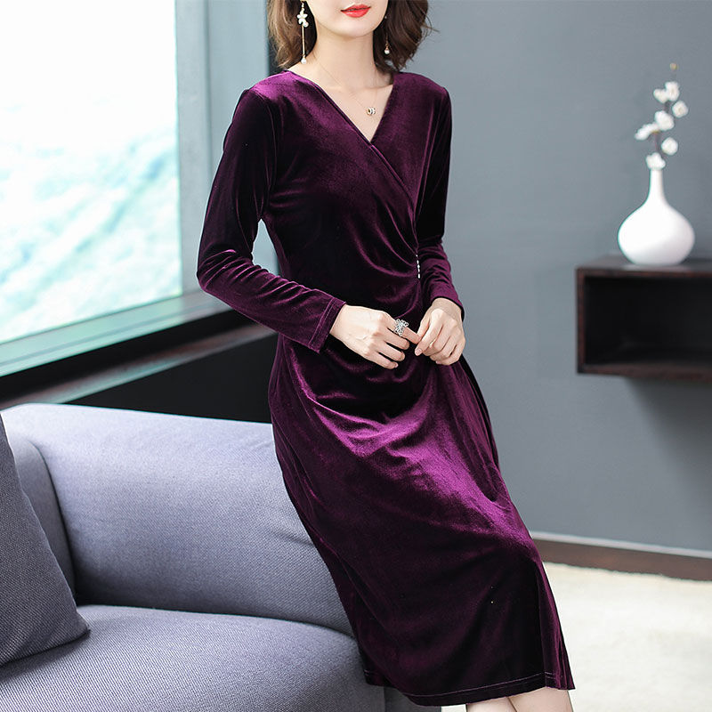 若你年逾50，打扮得年轻点，入秋这裙子不能少，上身美得不得了