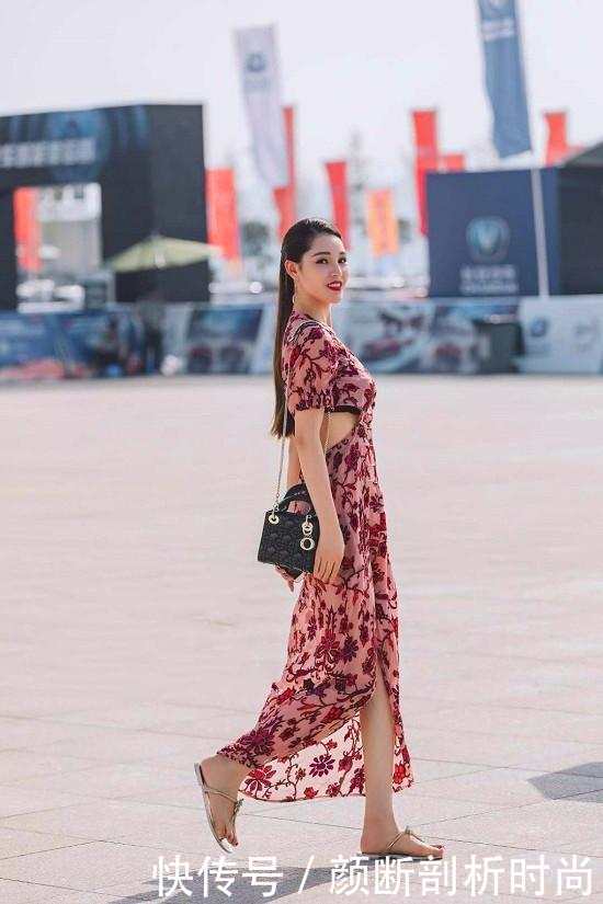 街拍: 30多岁小姐姐的妩媚而不张扬,给人一种纯洁之美!