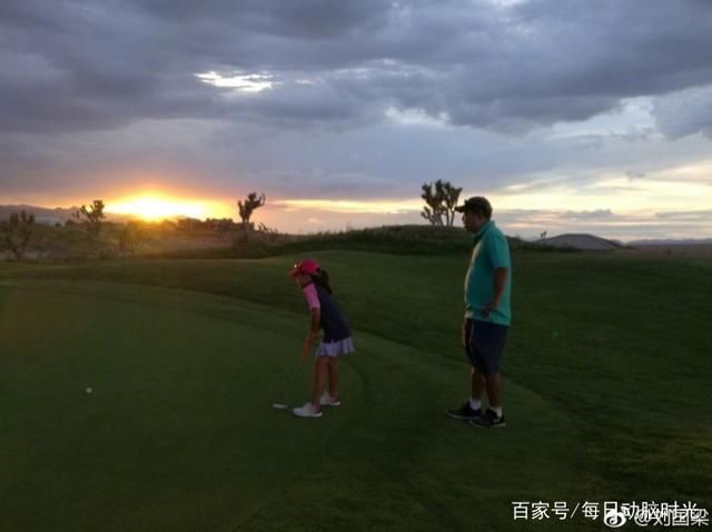 刘国梁借题发挥“别闹乌龙”辟谣亲密照片门，网友：蹭了冰冰热点