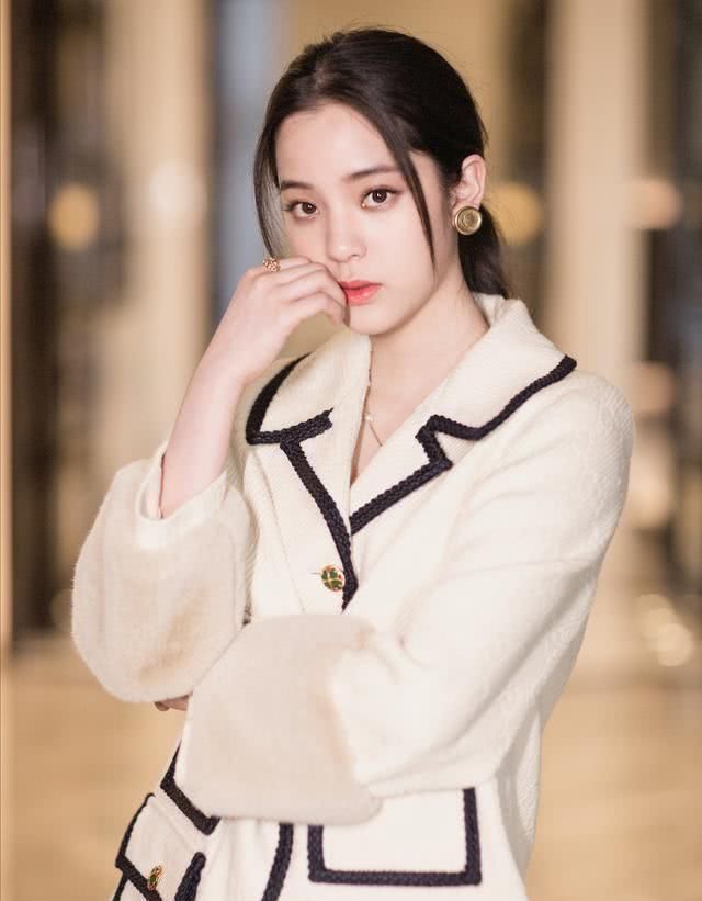 『脸上』女生脸上有这4个“特征”,很容易招惹异性中两个真的很少见