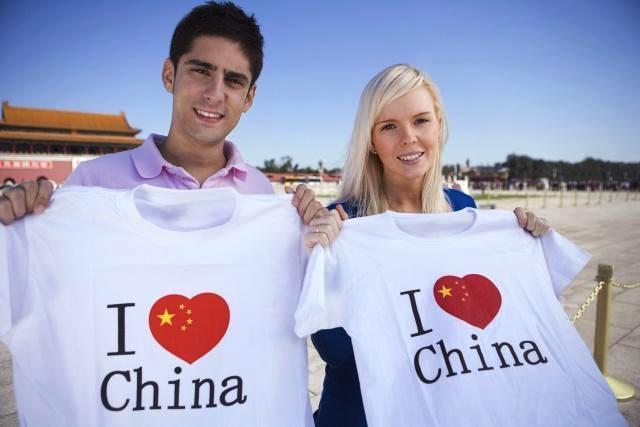 在中国的外国人被称“老外”，在外国的中国人被称什么？差别很大