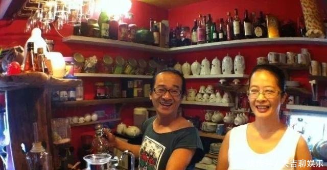 在被人放弃的小村落，这对夫妻一住就20年，每天都很开心