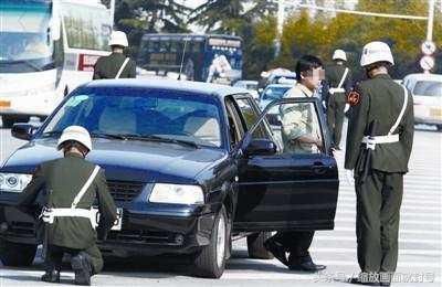 解读:军队首长一般是什么职务和军衔才配有专