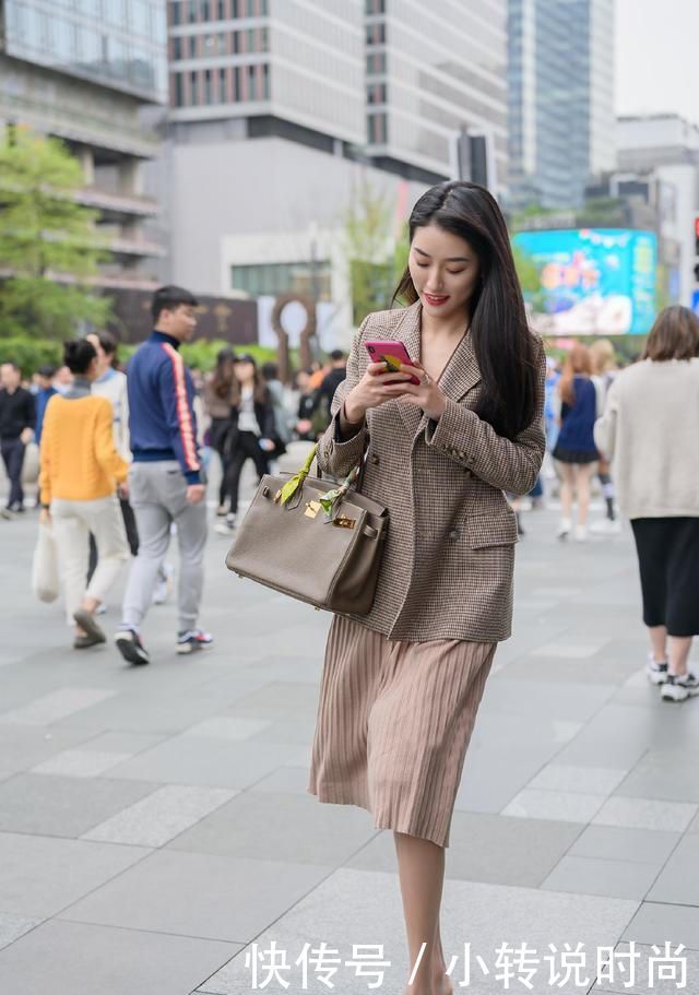  『小西服』春意盎然的三月， 这些时髦的外套，让你穿出早春俏风格
