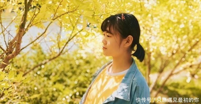 白云游得多慢呀,似乎也在迷恋着,桂花