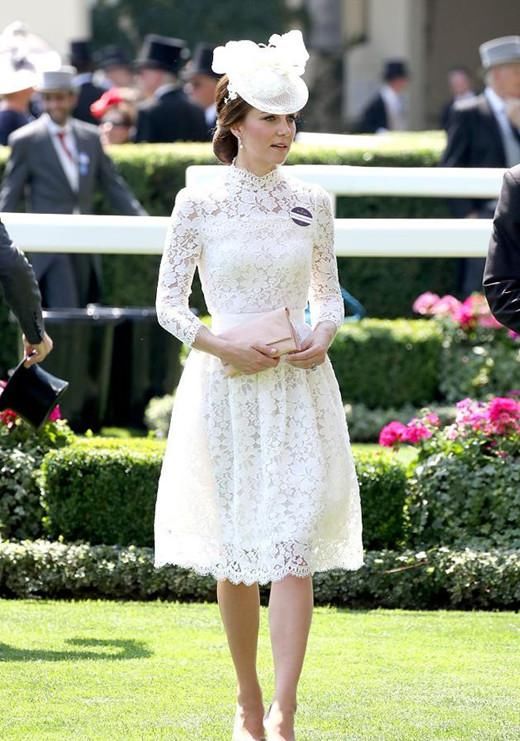 凯特王妃穿蕾丝裙:四肢纤细让人嫉妒,图4后背暴露“小心机”!