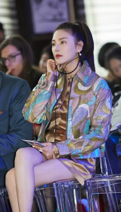 张雨绮黑色鱼尾裙，吉克隽逸的黑色鱼尾裙，网友：裙子都快撑破了