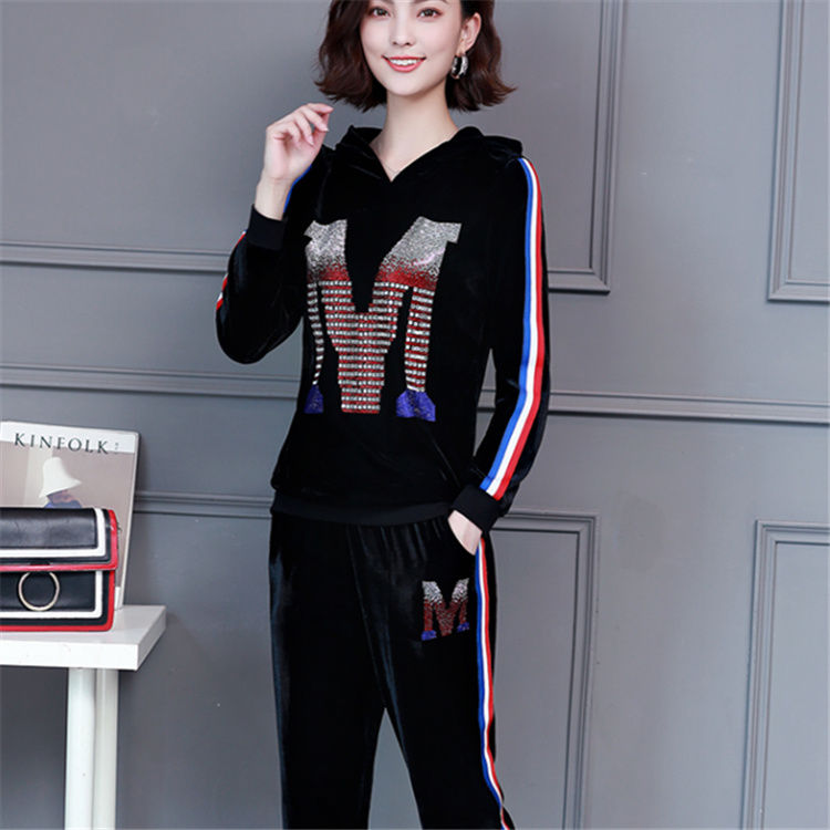 国庆节出游，穿裙子不方便!学70后老婆穿这套装，美的动人心魄