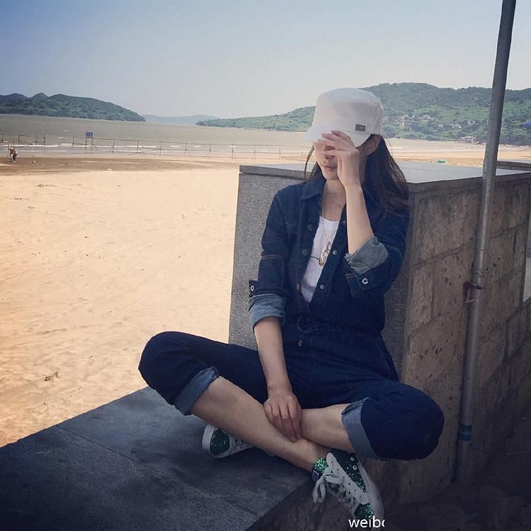 6位女星同穿连体裤,关晓彤好女人,热巴超酷,昆凌像变了一个人