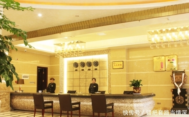  『住进酒店』酒店半夜打电话给前台，会有怎样的后果？退休经理：试一次就知道