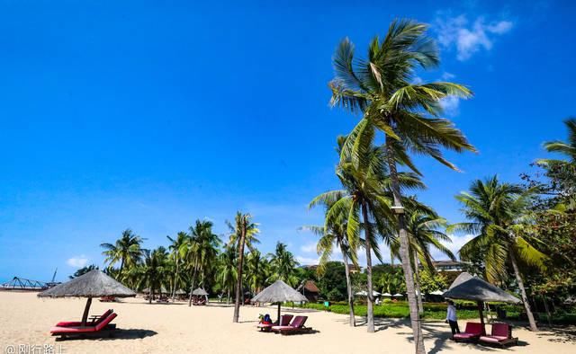 赶在冬天前来三亚，整片海滩都是你一个人的