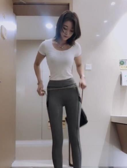  优雅|美女小姐姐十分的优雅大气，唯美的味道，减龄又不失熟女气质！