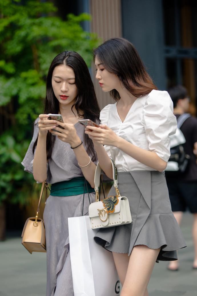 东莞街拍 在一座美女如云的城市 你偶遇美女，总忍不住多看几遍