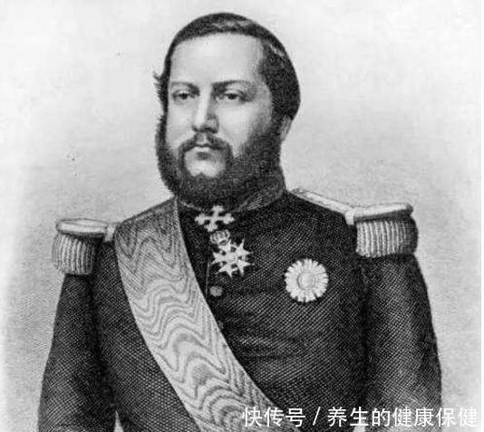  「在位」老总统在位18年国家强盛, 儿子继位不到8年, 把国家经营的一蹶不振