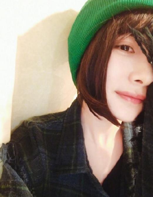 杨幂晒全脸自拍，疑似回应“脸崩”传闻？网友：自拍幂上线了