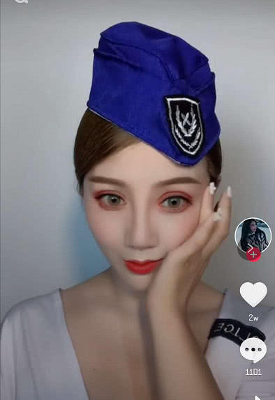 逆天化妆术“大妈变空姐”，当她卸妆以后粉丝沸腾了