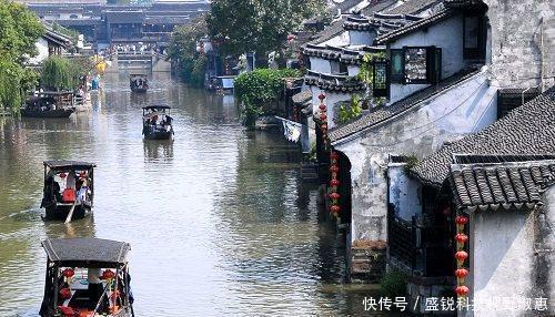 浙江有一城市，比温州 绍兴穷，比宁波小，却是董卿生活过的城市