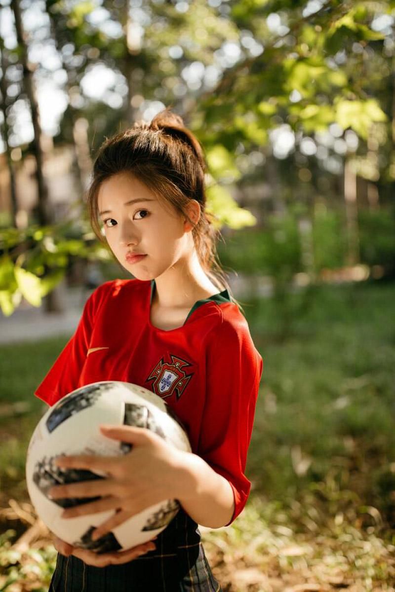 赵露思青春活力时尚写真图片