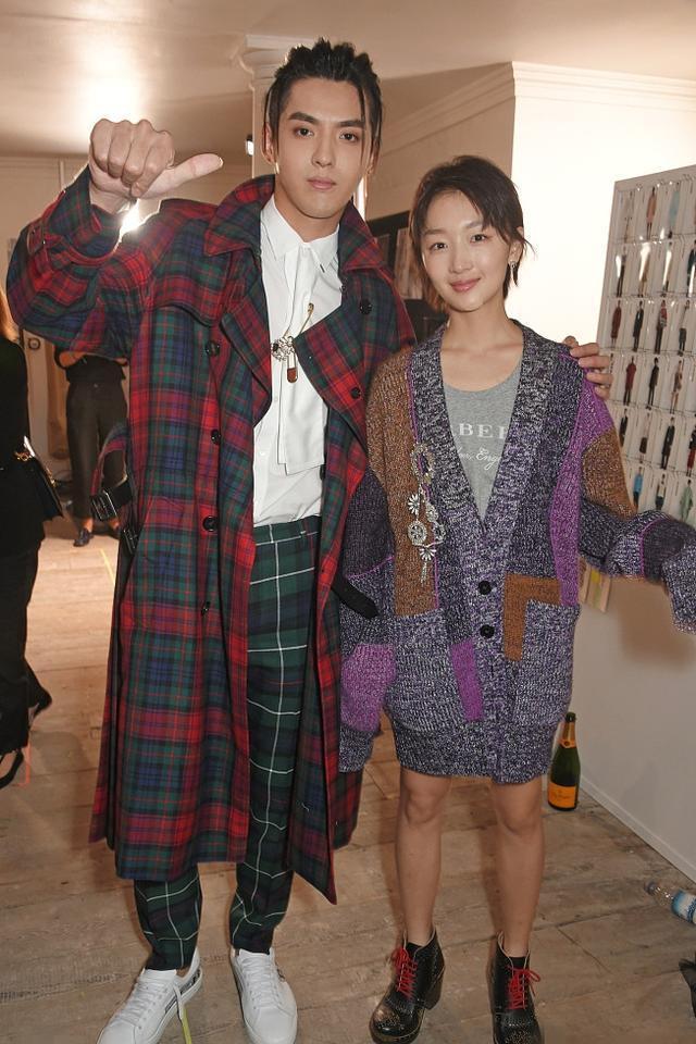 周冬雨穿透视装大玩性感, 但身材缺“料”就显得非常尴尬了!