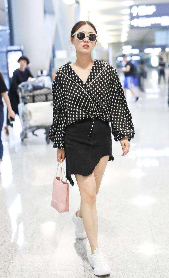 马思纯真着急, 一条短裙被她穿成五五分, 看到她的腿我沉默了