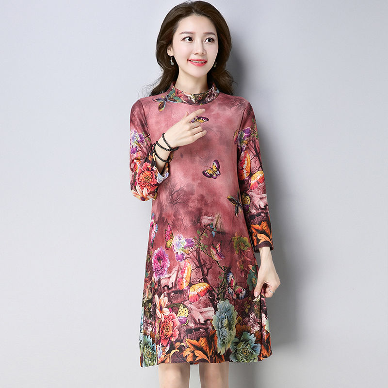 把统统连衣裙比下去的旗袍裙，搭开衫+裸鞋，60后妈妈穿洋气飞