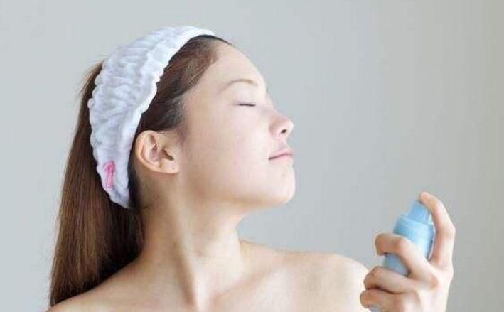  「脸上」脸上总是起痘？美容师：若能做到以下3点，肌肤滑嫩更紧致