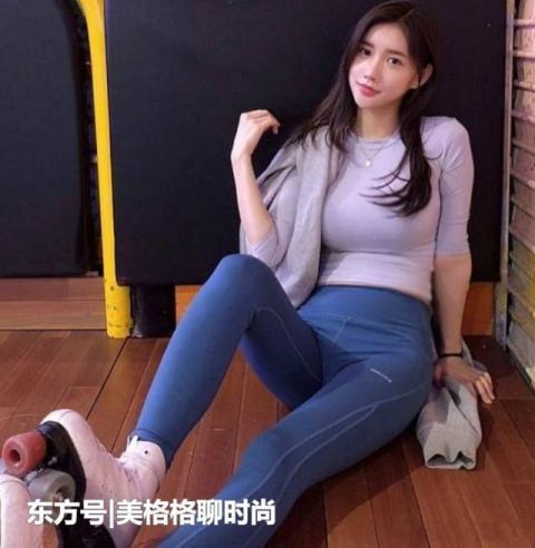  显得|街拍：打底裤时尚优雅，彰显出楚楚动人的气质，很有女神气质