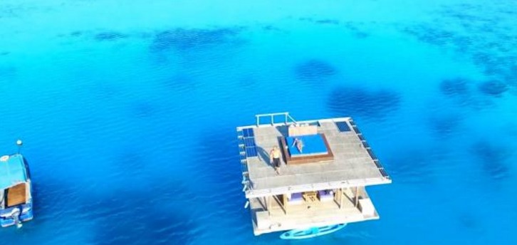 非洲有一个奇特的酒店，漂浮在大海上，卧室却在水下！