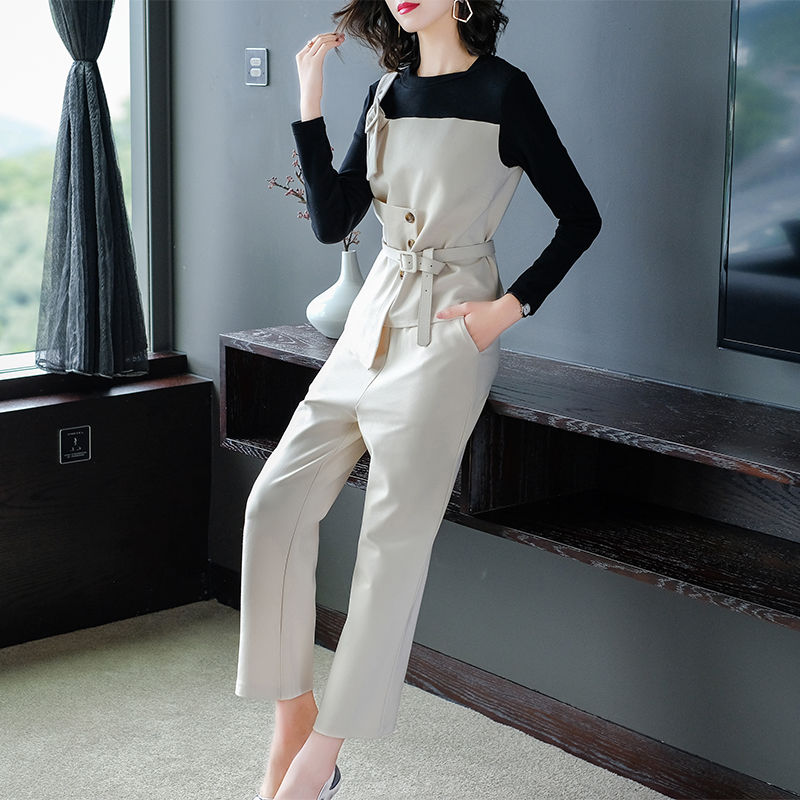 老婆怕冷，秋天从不穿裙装，穿这初款套装，显瘦减龄，超美