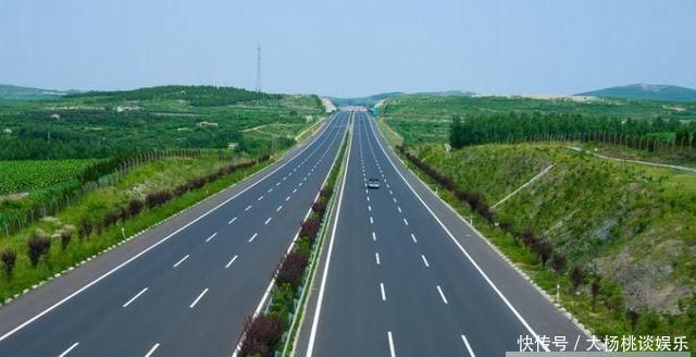  [通读]高速开车的五大禁忌，千万要记牢，请花30秒通读一遍！